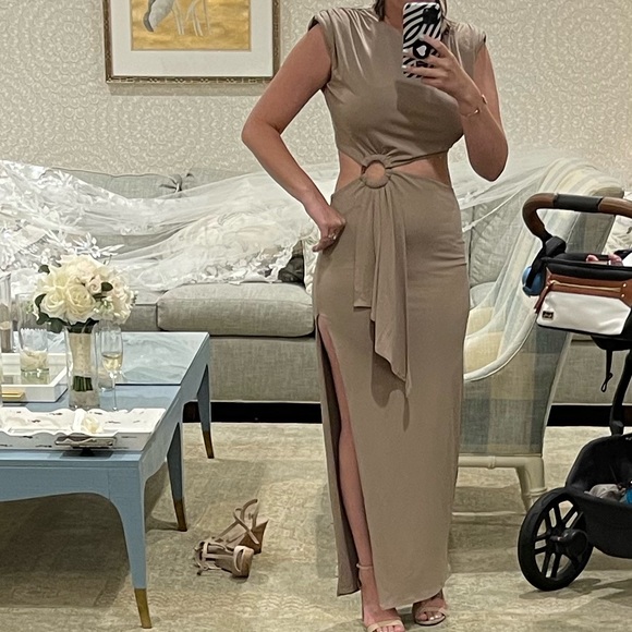 Lovers and Friends Encore Dress- Taupe - Picture 8 of 8